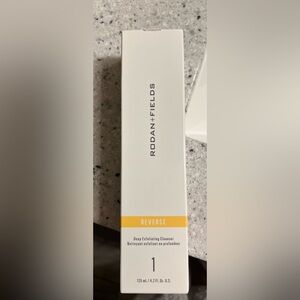 COPY - REVERSE Deep Exfoliating Cleanser